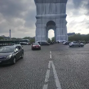Apartment Toureifelchampselysee, Paris